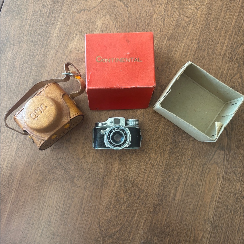 Vintage 1950’s Japanese hit camera with Leather Case & box